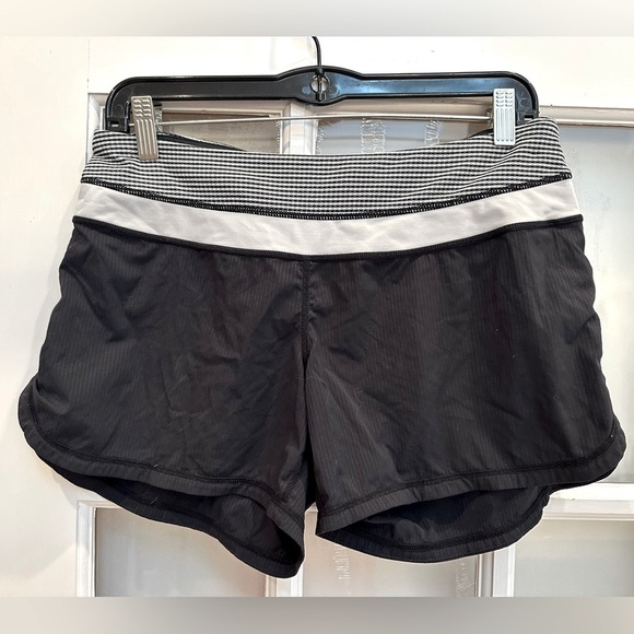 Lululemon Women's Athletic Run Speed Shorts in Black Navy Gray Size 8 Medium M - Picture 9 of 9